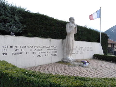 Monument aux morts, avenue Chapays